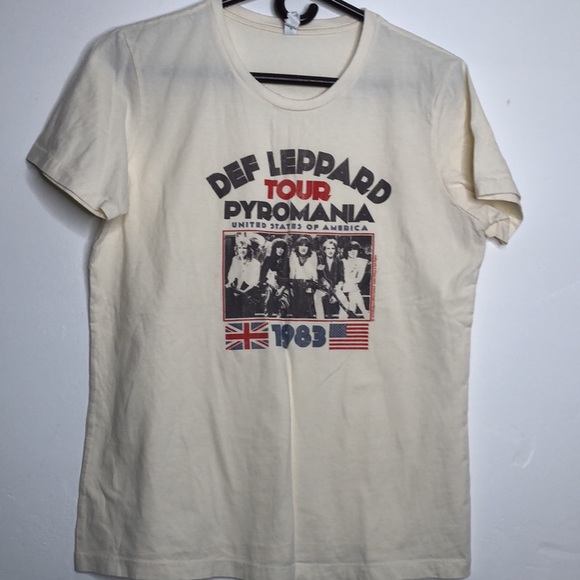 Def Leopard reproduction pyromania 1983 tour tee shirt. Men’s medium - Picture 3 of 4